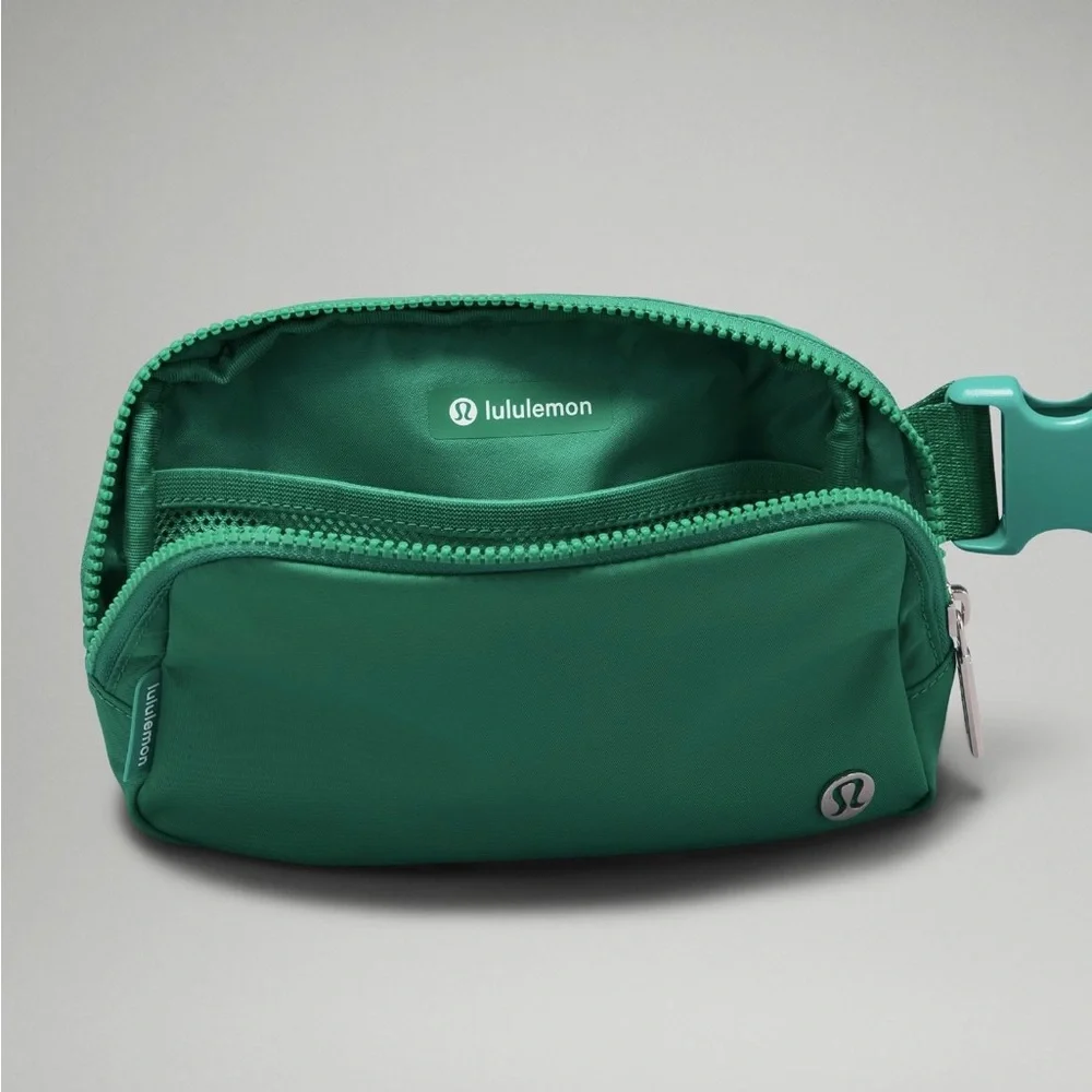 Lululemon Everywhere Belt Bag 1L- Emerald Ice - Picture 8 of 9